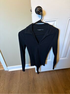Abercrombie & Fitch Black Long-Sleeve Ribbed Collared Henley Bodysuit